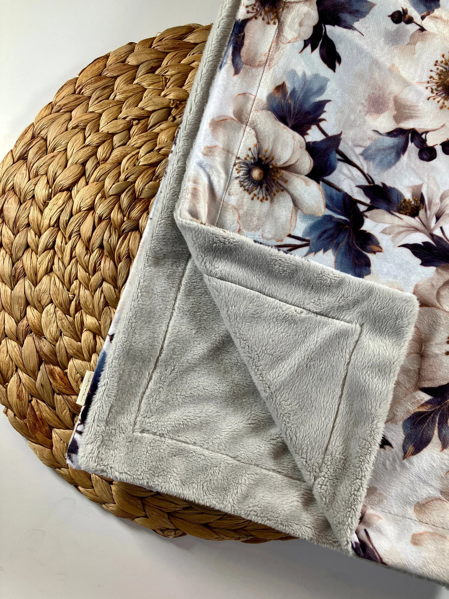 Couverture douce en minky - Fleurs grises - Bébé bonheur